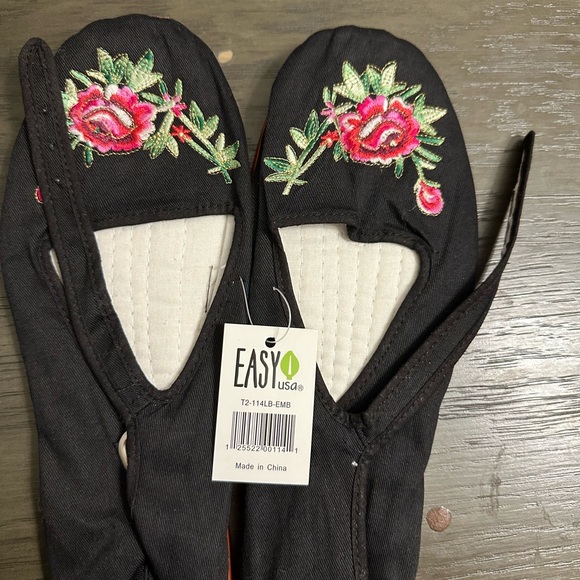 Black Floral Embroidered F - Picture 1 of 2